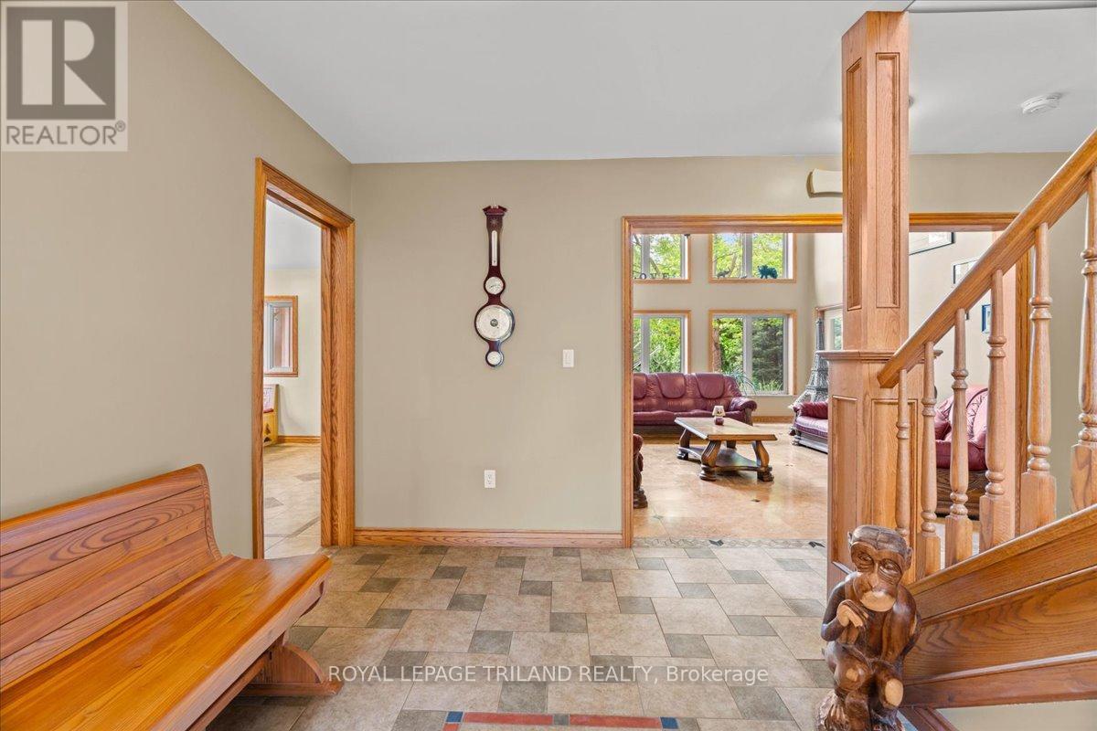 3115 Napperton Drive, Adelaide Metcalfe, Ontario  N7G 3H8 - Photo 12 - X12439638