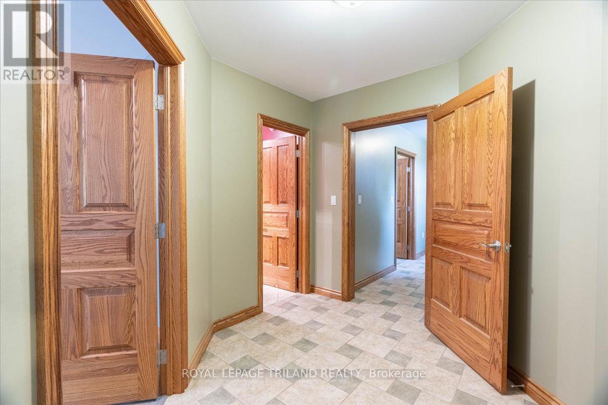 3115 Napperton Drive, Adelaide Metcalfe, Ontario  N7G 3H8 - Photo 14 - X12439638