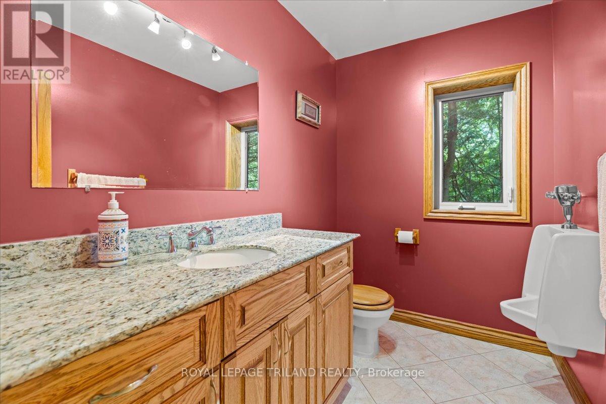 3115 Napperton Drive, Adelaide Metcalfe, Ontario  N7G 3H8 - Photo 16 - X12439638