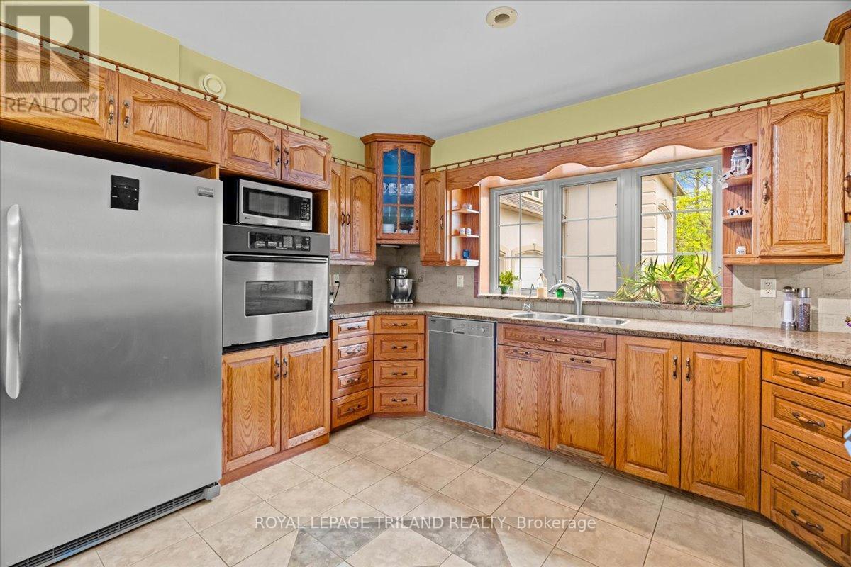 3115 Napperton Drive, Adelaide Metcalfe, Ontario  N7G 3H8 - Photo 20 - X12439638