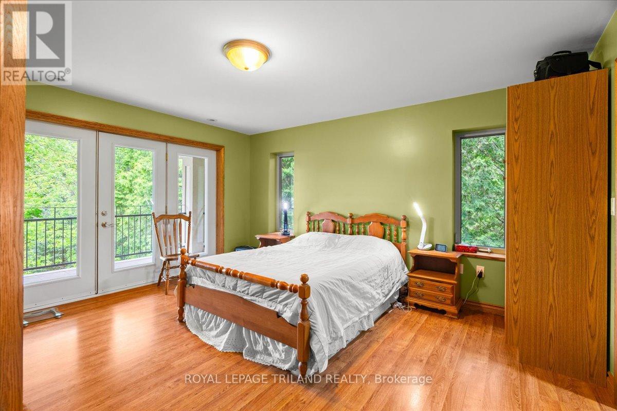 3115 Napperton Drive, Adelaide Metcalfe, Ontario  N7G 3H8 - Photo 23 - X12439638
