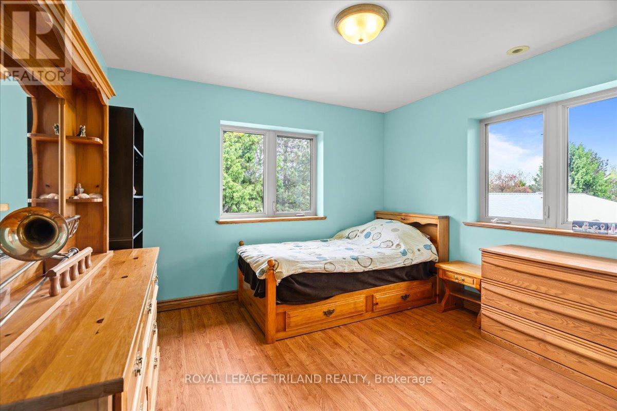 3115 Napperton Drive, Adelaide Metcalfe, Ontario  N7G 3H8 - Photo 28 - X12439638