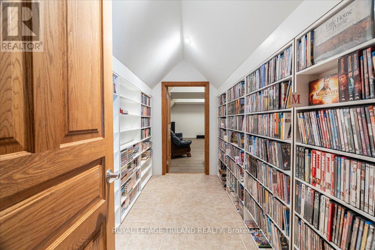 3115 Napperton Drive, Adelaide Metcalfe, Ontario  N7G 3H8 - Photo 30 - X12439638