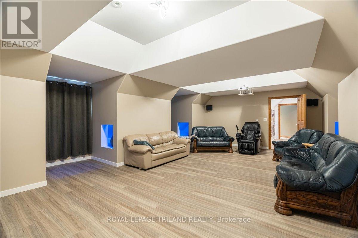 3115 Napperton Drive, Adelaide Metcalfe, Ontario  N7G 3H8 - Photo 32 - X12439638