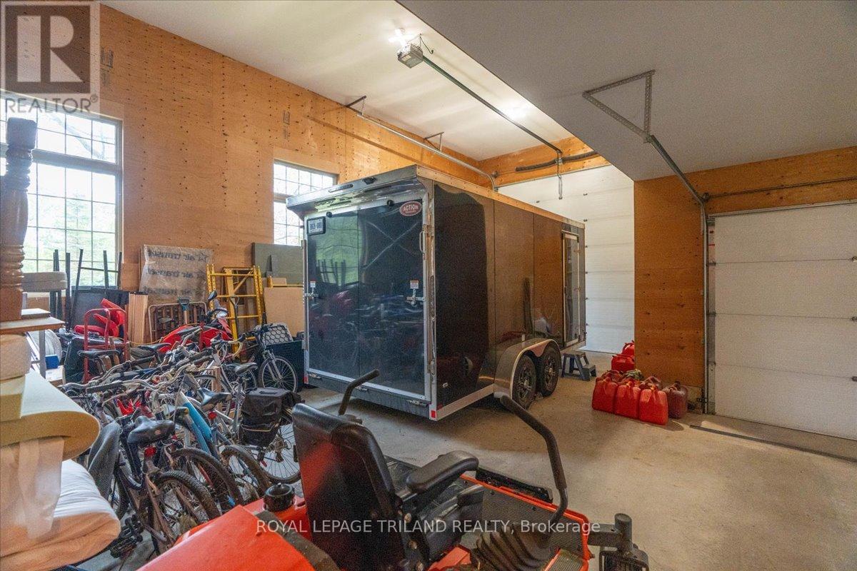 3115 Napperton Drive, Adelaide Metcalfe, Ontario  N7G 3H8 - Photo 37 - X12439638