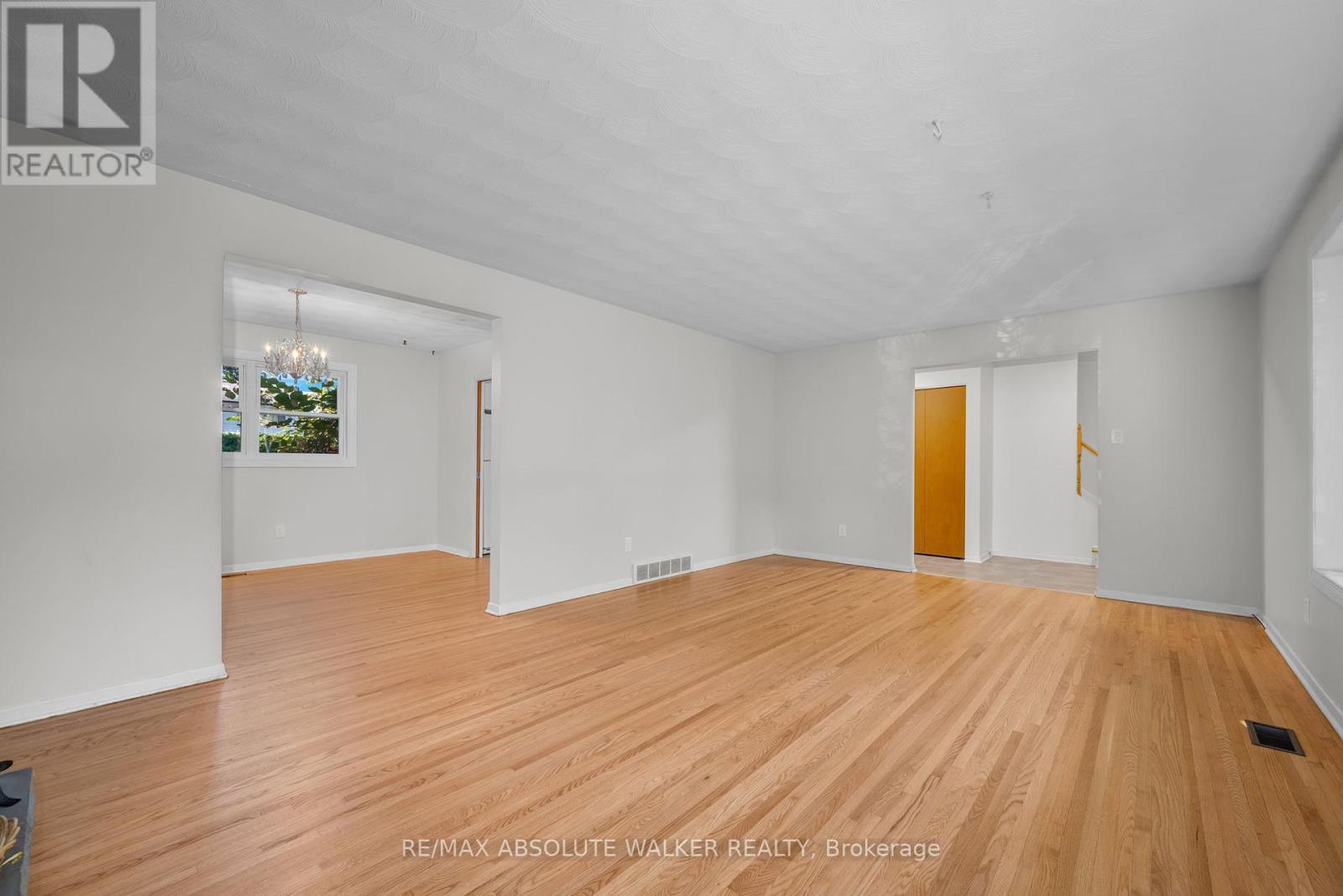 917 Rand Avenue, Ottawa, Ontario  K1V 6X3 - Photo 10 - X12439485