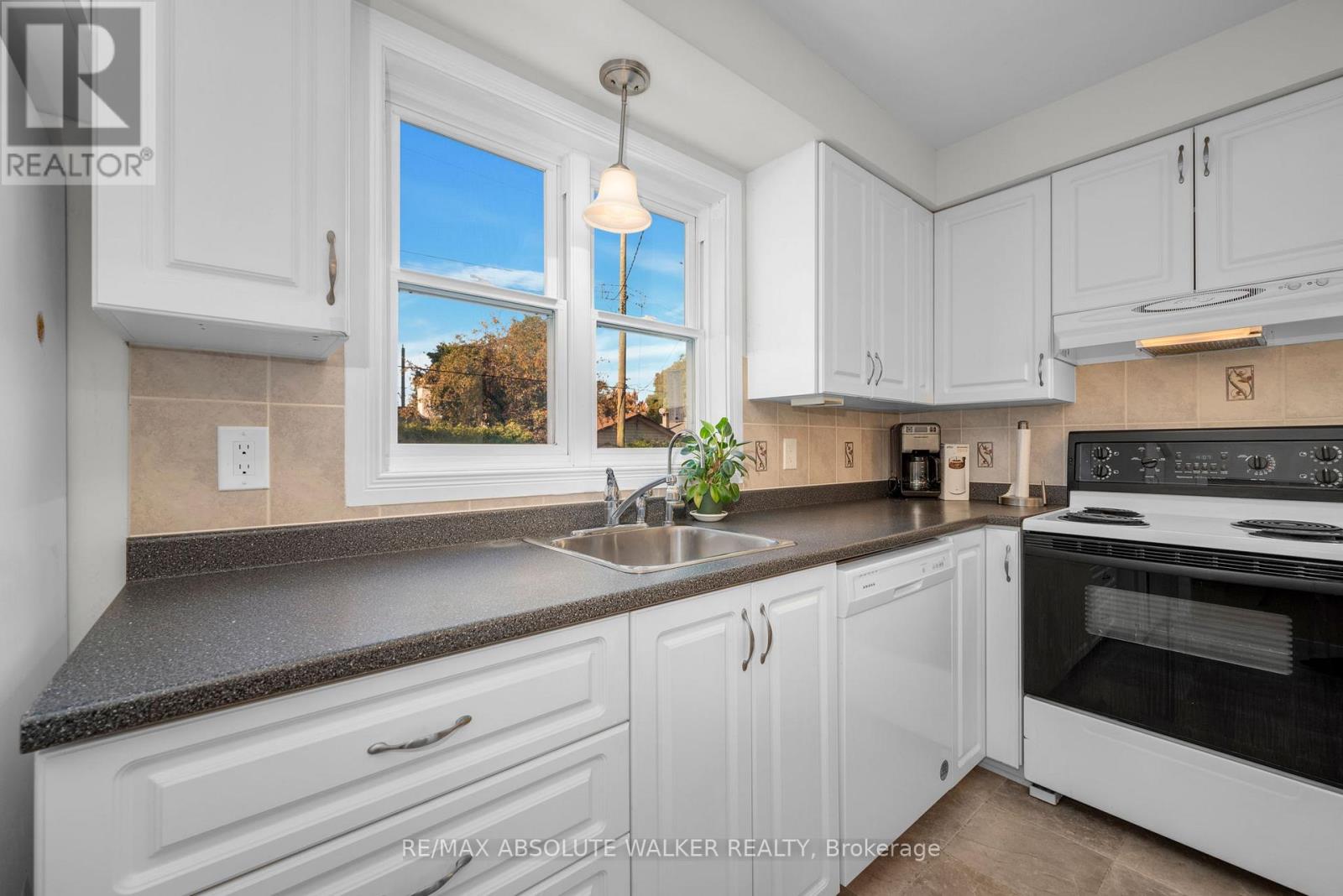 917 Rand Avenue, Ottawa, Ontario  K1V 6X3 - Photo 18 - X12439485