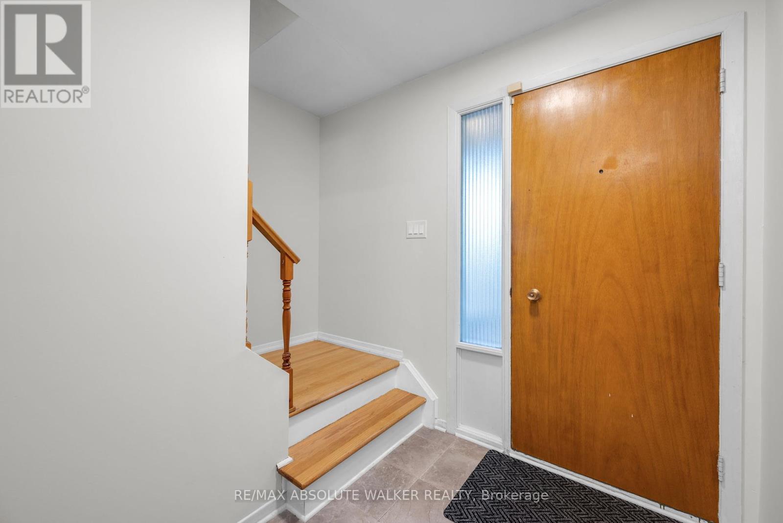 917 Rand Avenue, Ottawa, Ontario  K1V 6X3 - Photo 3 - X12439485