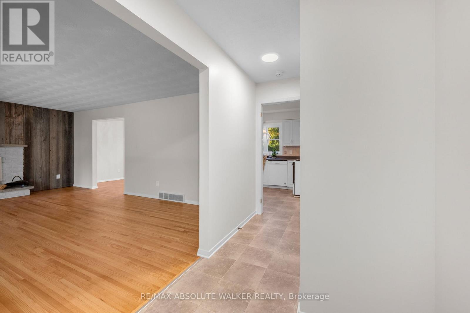 917 Rand Avenue, Ottawa, Ontario  K1V 6X3 - Photo 4 - X12439485