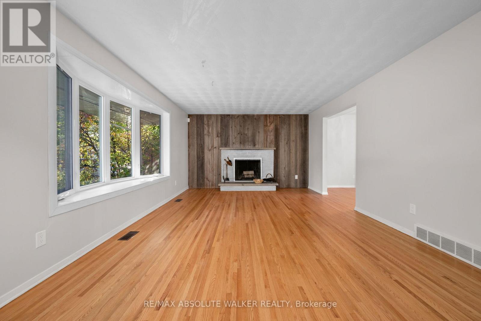 917 Rand Avenue, Ottawa, Ontario  K1V 6X3 - Photo 5 - X12439485