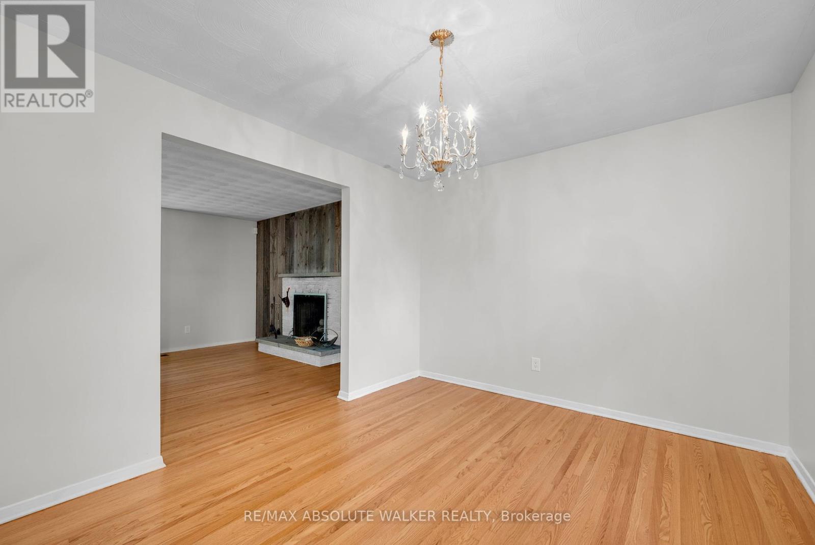 917 Rand Avenue, Ottawa, Ontario  K1V 6X3 - Photo 9 - X12439485
