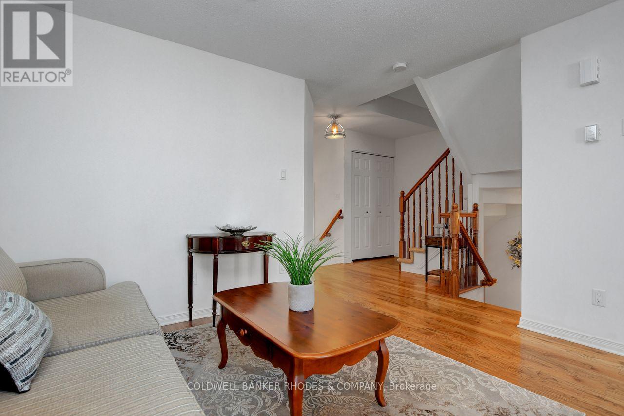 287 Macoun Circle, Ottawa, Ontario  K1T 0H8 - Photo 6 - X12439552