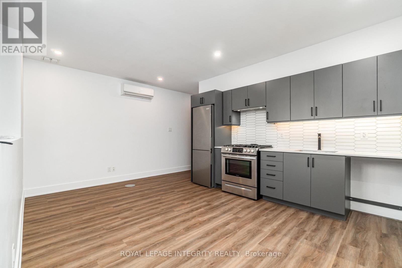 B - 284 Dovercourt Avenue, Ottawa, Ontario  K1Z 7H5 - Photo 3 - X12439553