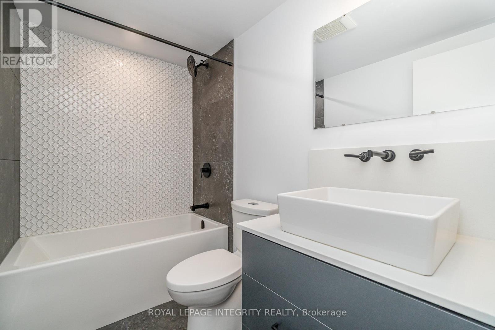 B - 284 Dovercourt Avenue, Ottawa, Ontario  K1Z 7H5 - Photo 6 - X12439553