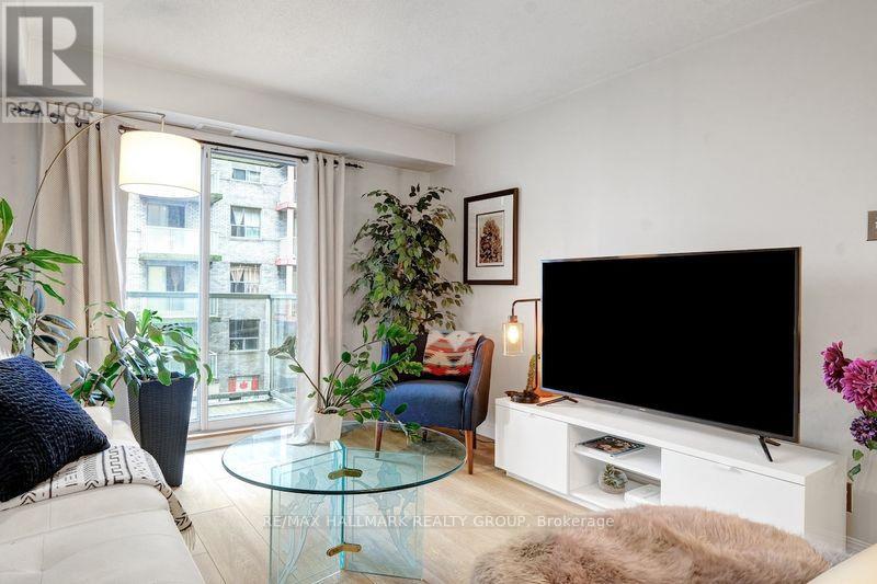 802 - 429 Somerset Street W, Ottawa, Ontario  K2P 2P5 - Photo 15 - X12439597