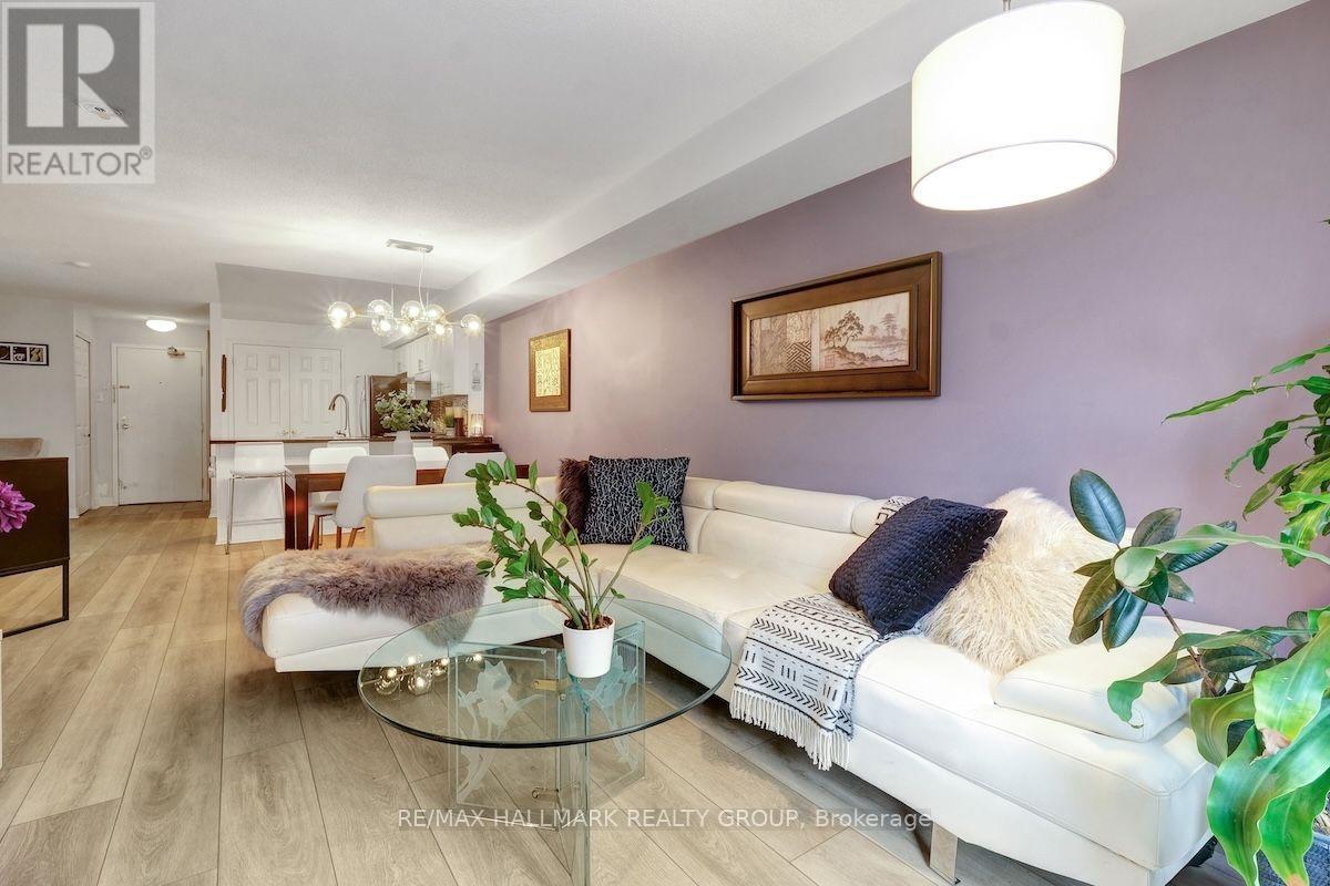 802 - 429 Somerset Street W, Ottawa, Ontario  K2P 2P5 - Photo 2 - X12439597