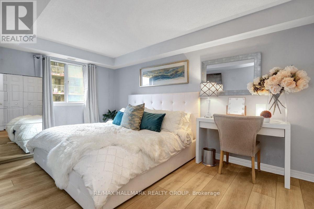 802 - 429 Somerset Street W, Ottawa, Ontario  K2P 2P5 - Photo 5 - X12439597