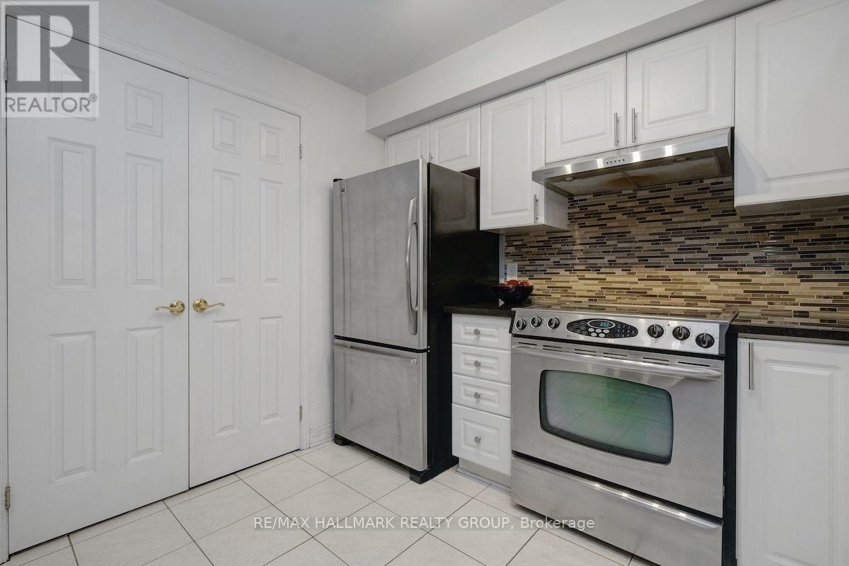 802 - 429 Somerset Street W, Ottawa, Ontario  K2P 2P5 - Photo 9 - X12439597