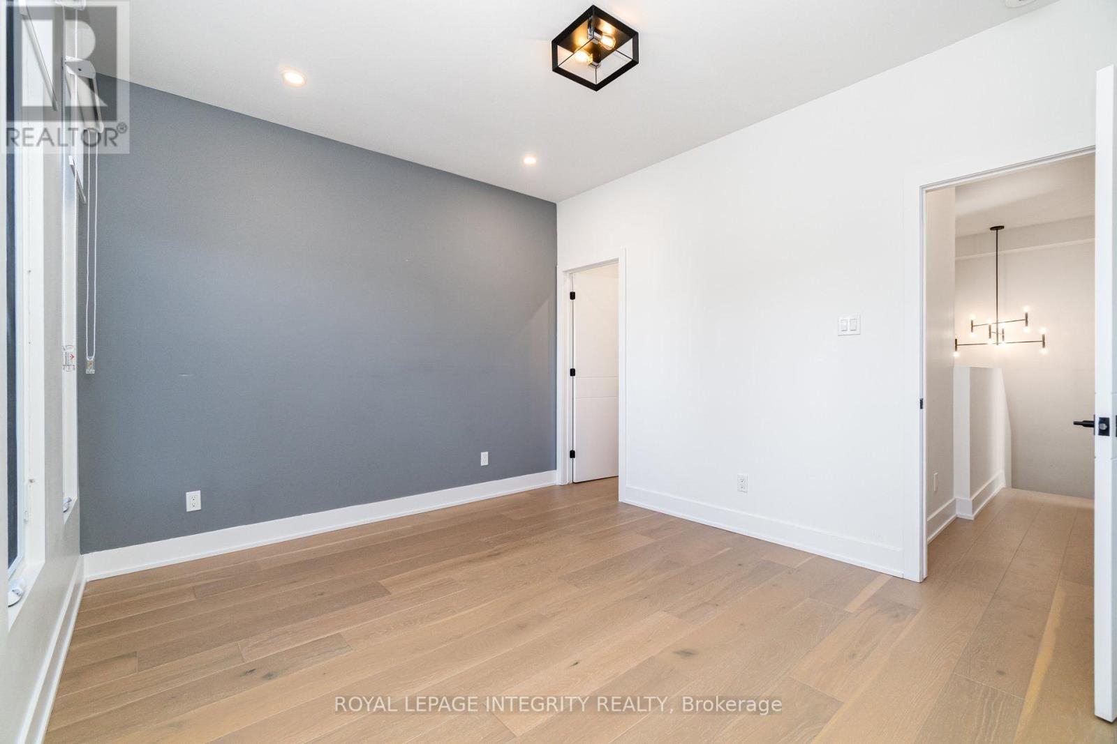 A - 284 Dovercourt Avenue, Ottawa, Ontario  K1Z 7H5 - Photo 9 - X12439640