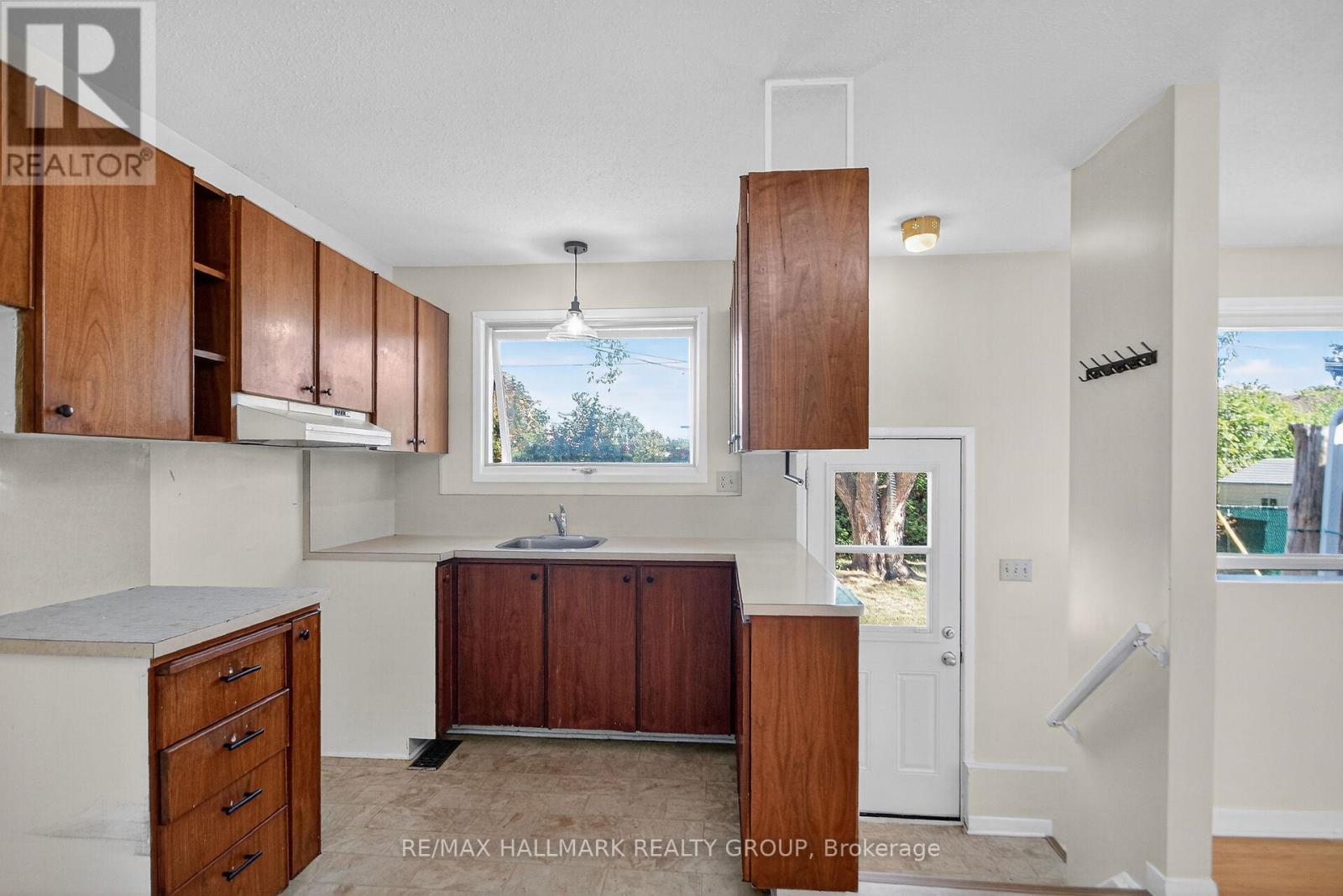 3 Sutton Place, Ottawa, Ontario  K2E 5G1 - Photo 15 - X12439659