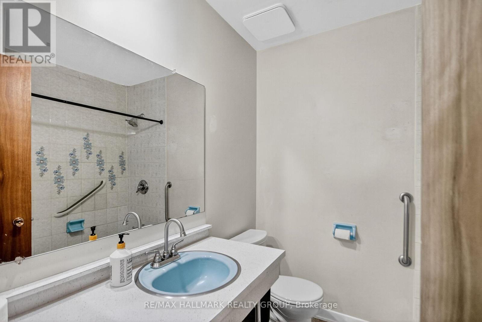 3 Sutton Place, Ottawa, Ontario  K2E 5G1 - Photo 20 - X12439659