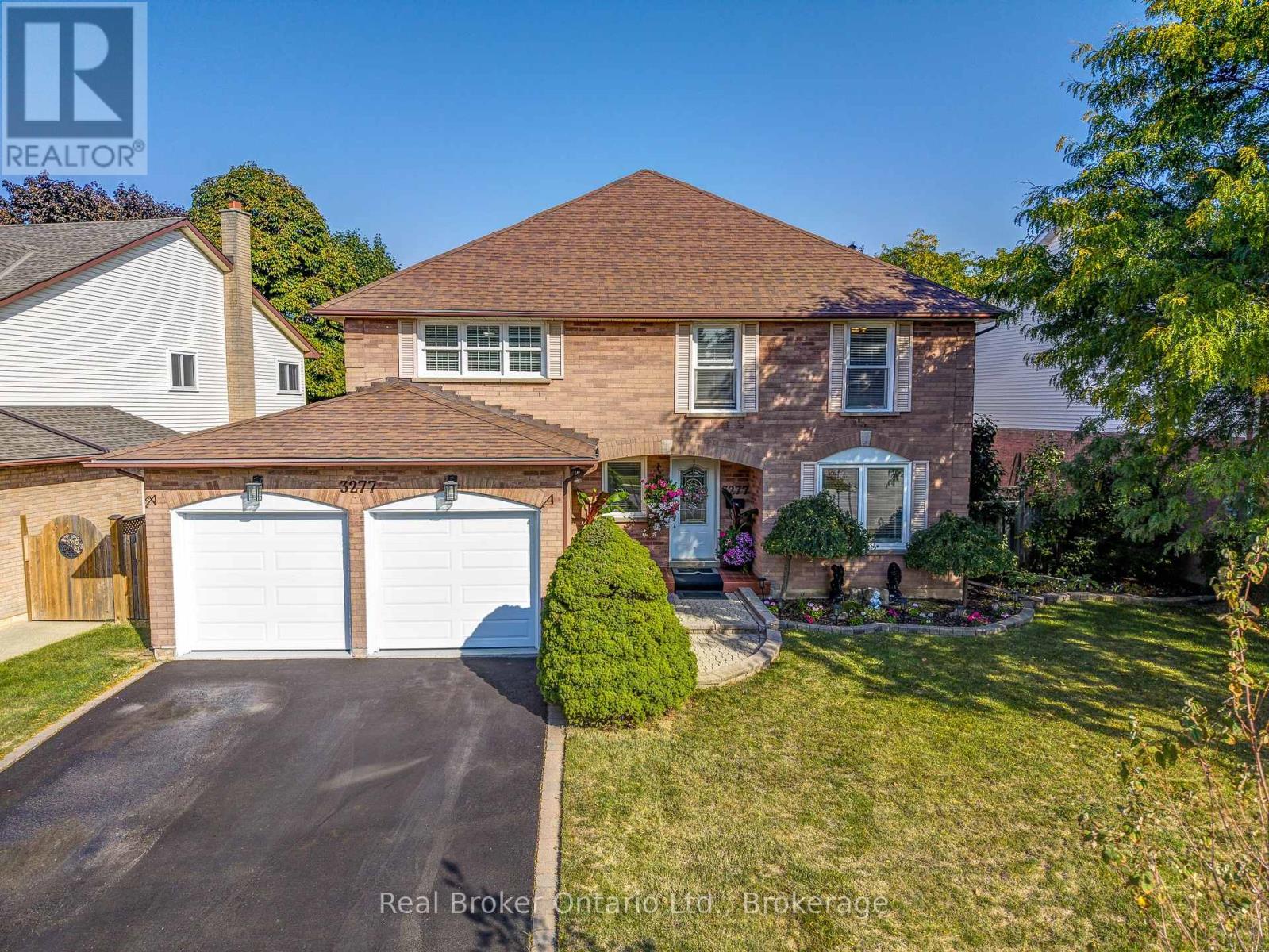 3277 Folkway Drive, Burlington, Ontario  L7M 3J2 - Photo 1 - W12439564