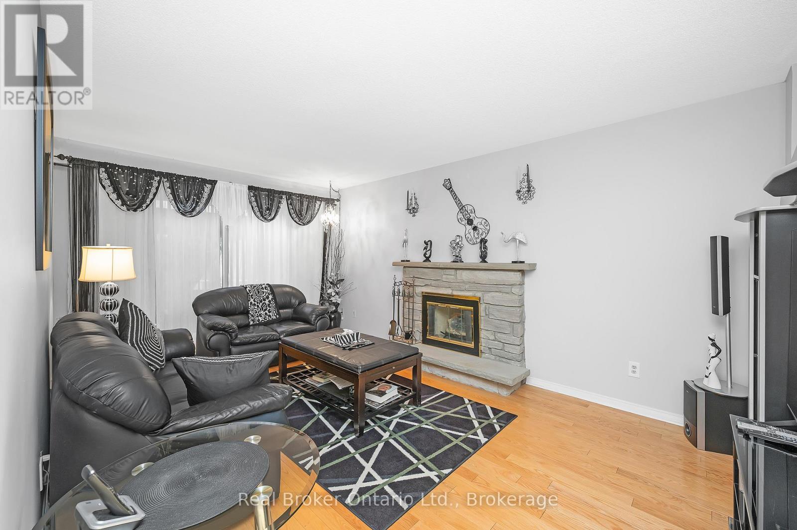 3277 Folkway Drive, Burlington, Ontario  L7M 3J2 - Photo 10 - W12439564