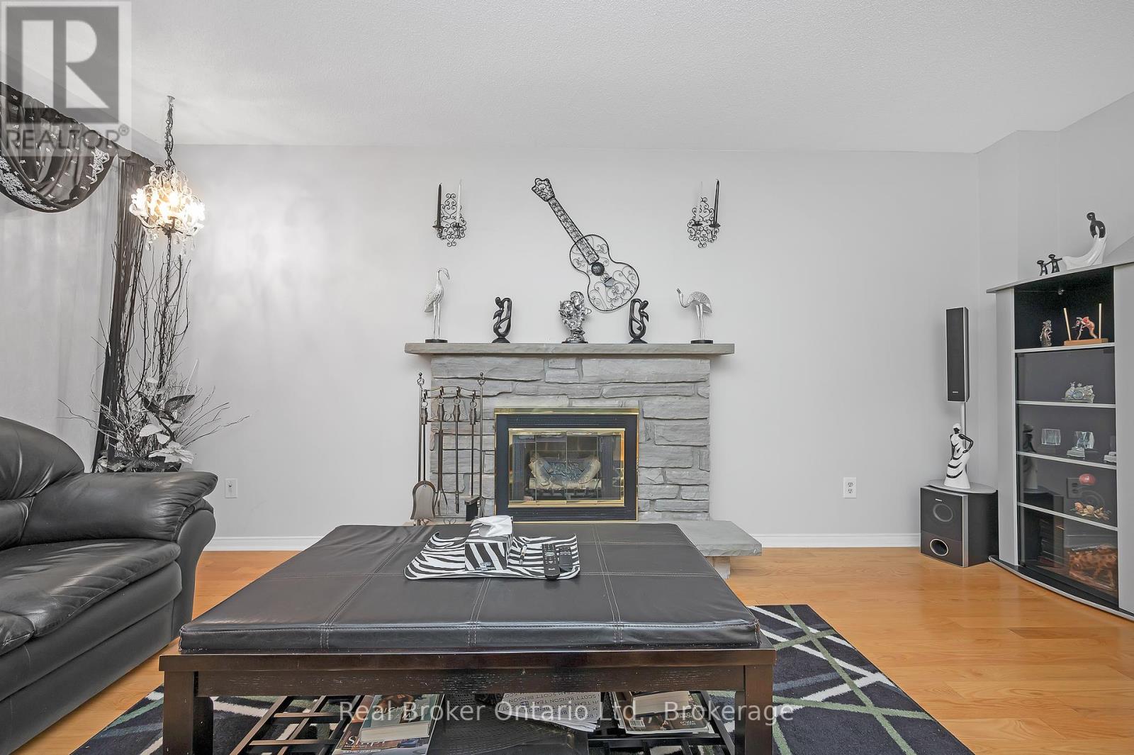 3277 Folkway Drive, Burlington, Ontario  L7M 3J2 - Photo 11 - W12439564