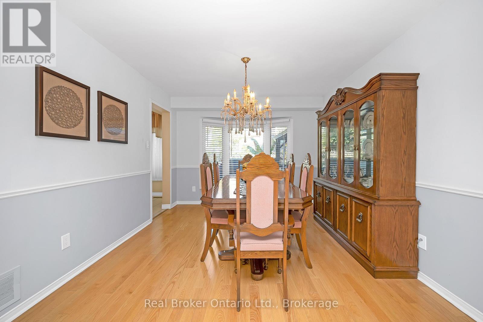 3277 Folkway Drive, Burlington, Ontario  L7M 3J2 - Photo 12 - W12439564