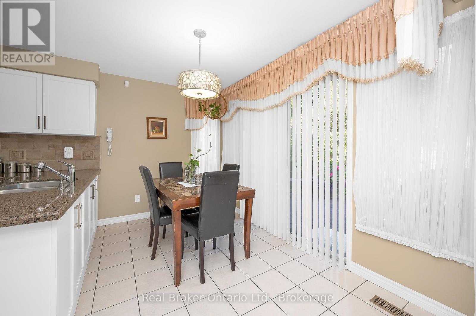3277 Folkway Drive, Burlington, Ontario  L7M 3J2 - Photo 14 - W12439564