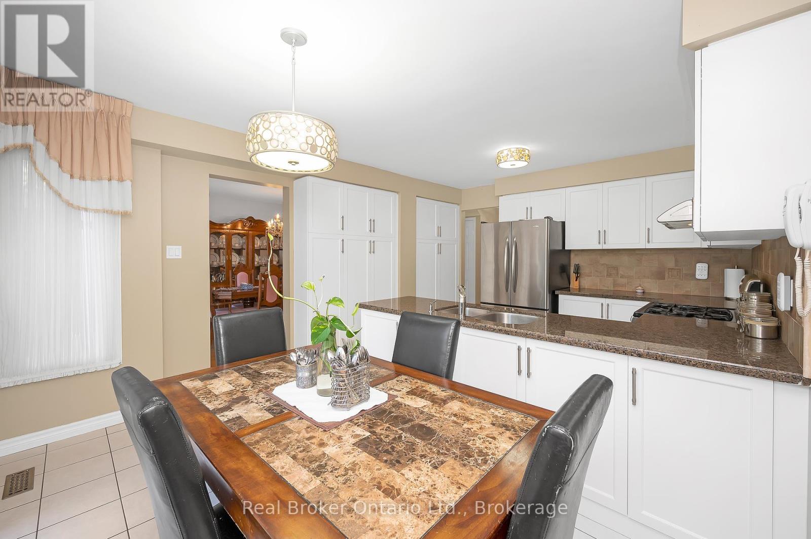 3277 Folkway Drive, Burlington, Ontario  L7M 3J2 - Photo 16 - W12439564