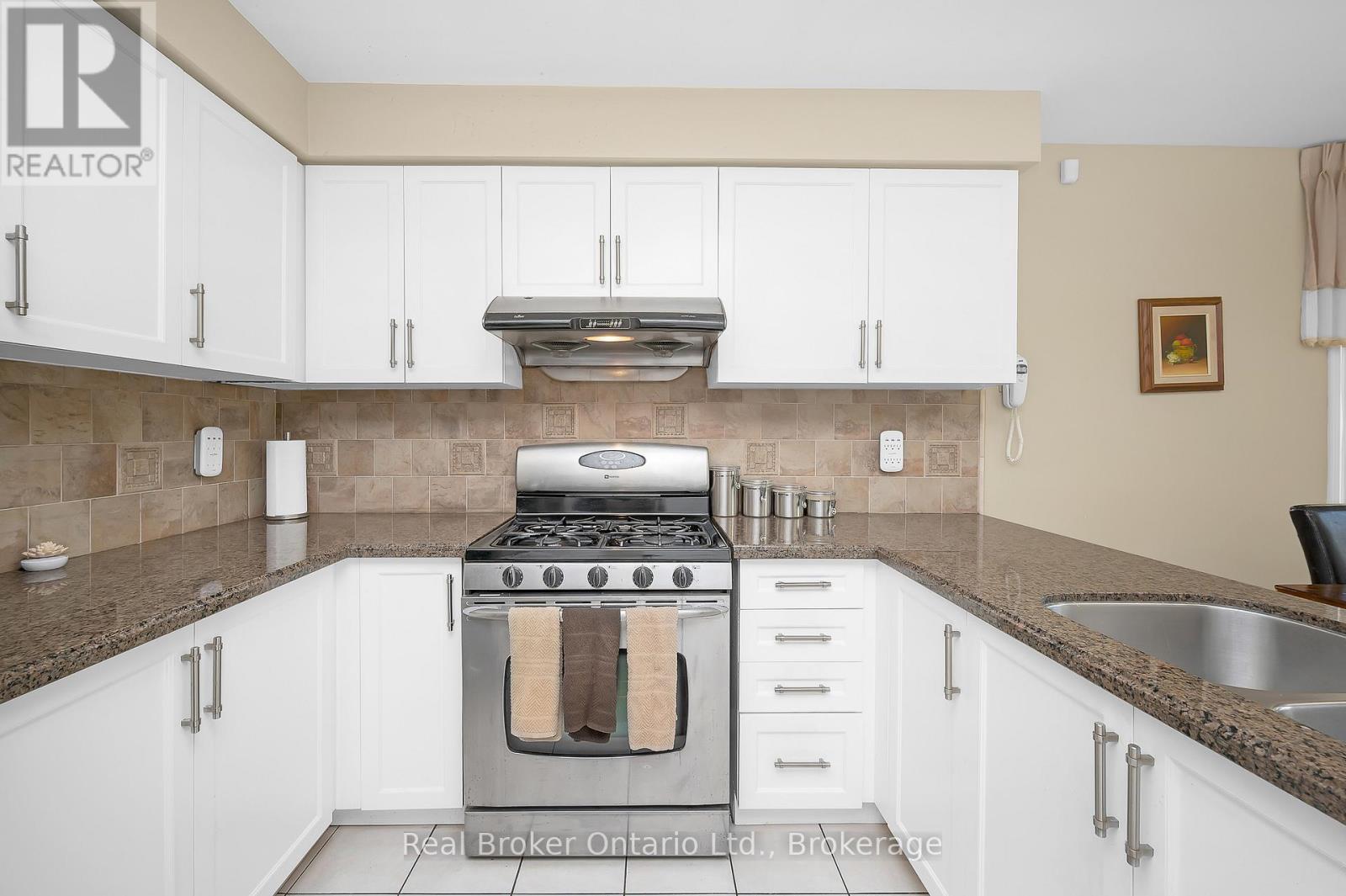 3277 Folkway Drive, Burlington, Ontario  L7M 3J2 - Photo 18 - W12439564