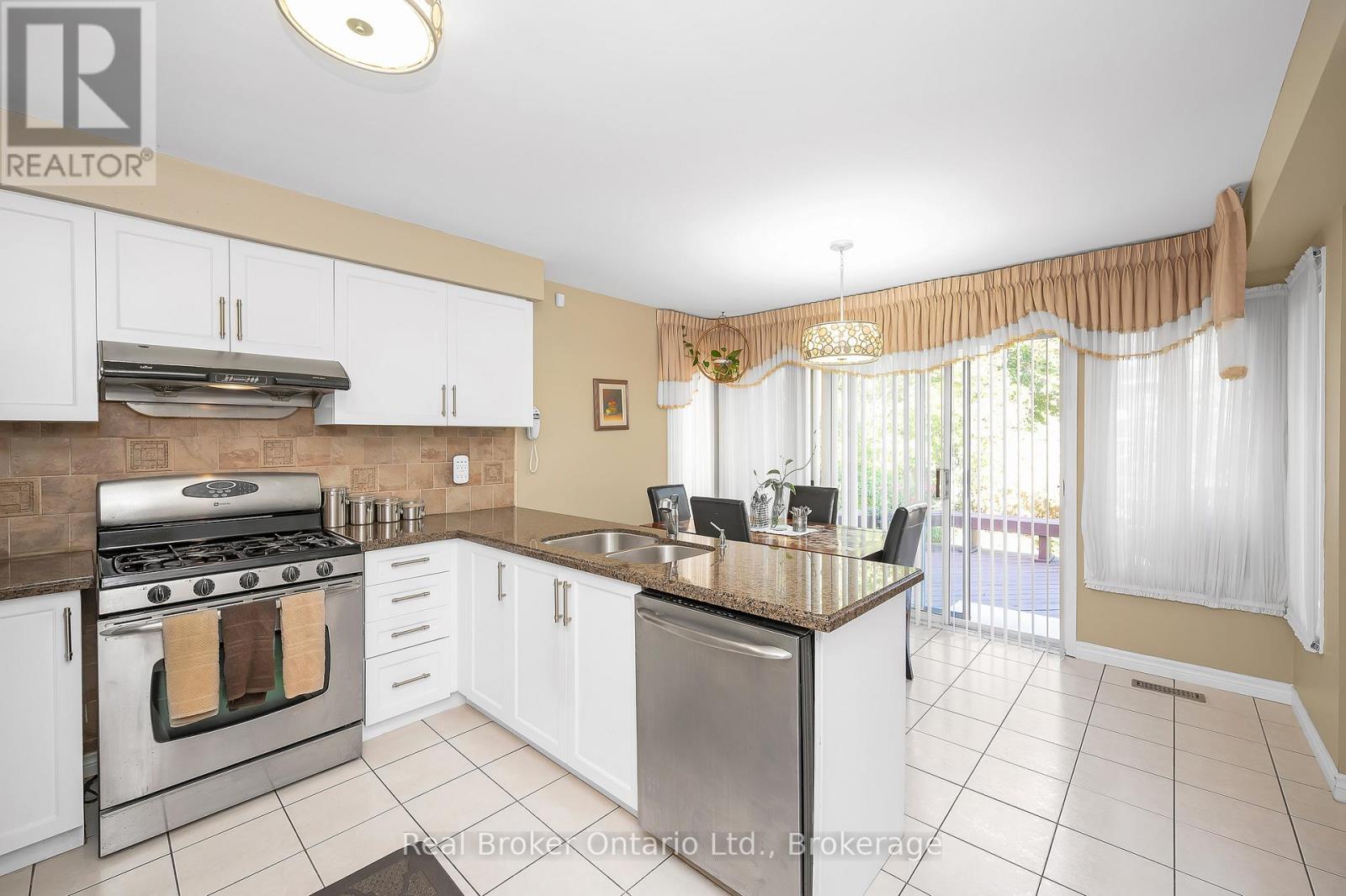 3277 Folkway Drive, Burlington, Ontario  L7M 3J2 - Photo 19 - W12439564