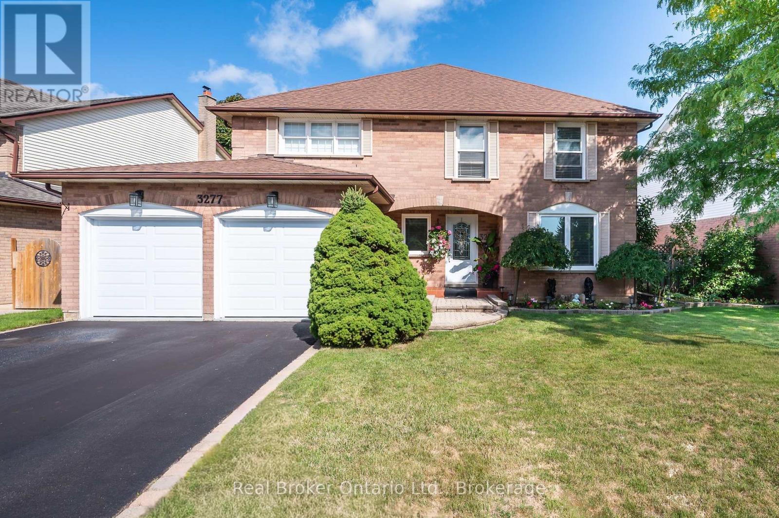 3277 Folkway Drive, Burlington, Ontario  L7M 3J2 - Photo 2 - W12439564