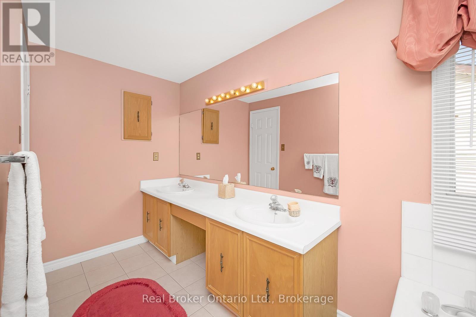 3277 Folkway Drive, Burlington, Ontario  L7M 3J2 - Photo 28 - W12439564