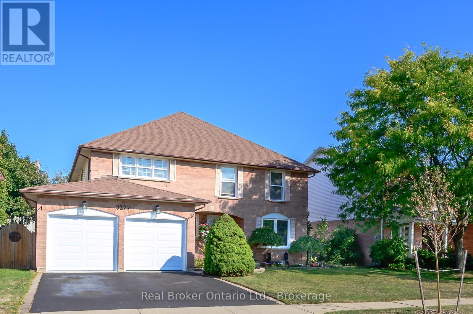 3277 Folkway Drive, Burlington, Ontario  L7M 3J2 - Photo 3 - W12439564