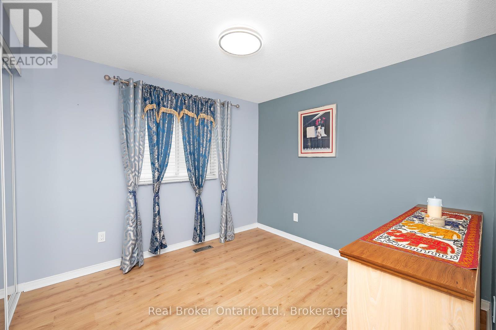 3277 Folkway Drive, Burlington, Ontario  L7M 3J2 - Photo 32 - W12439564