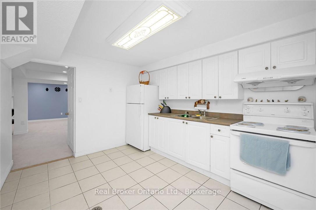 3277 Folkway Drive, Burlington, Ontario  L7M 3J2 - Photo 39 - W12439564