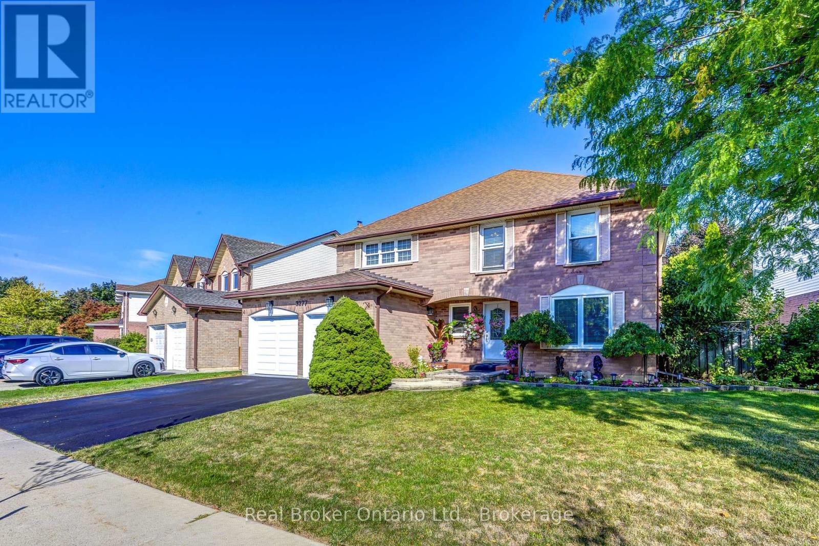 3277 Folkway Drive, Burlington, Ontario  L7M 3J2 - Photo 4 - W12439564
