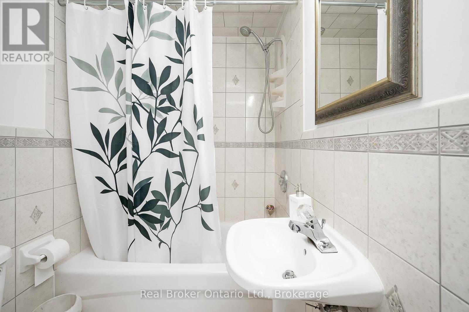 3277 Folkway Drive, Burlington, Ontario  L7M 3J2 - Photo 41 - W12439564