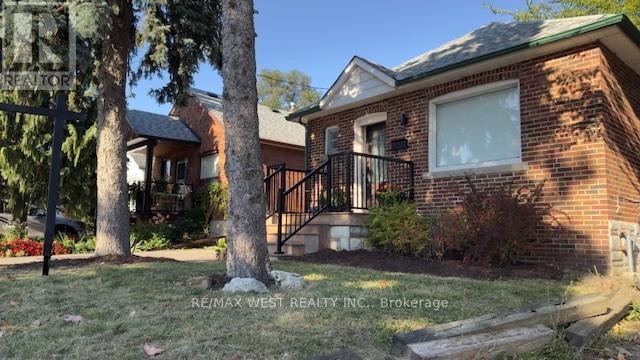 25 Sixteenth Street, Toronto, Ontario  M8V 3J7 - Photo 2 - W12437026