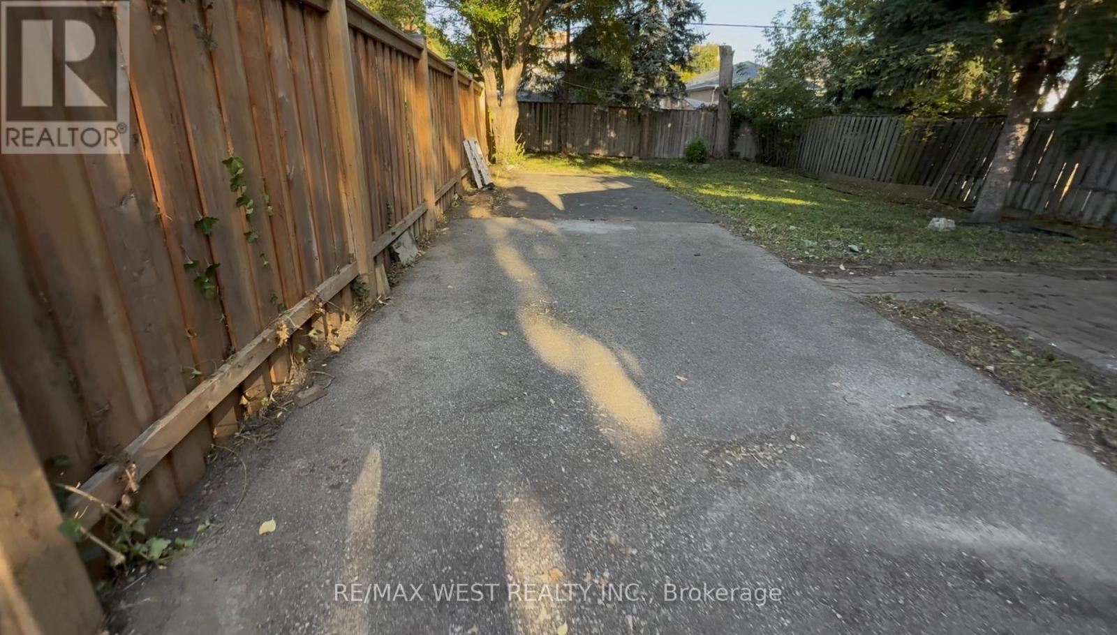 25 Sixteenth Street, Toronto, Ontario  M8V 3J7 - Photo 35 - W12437026
