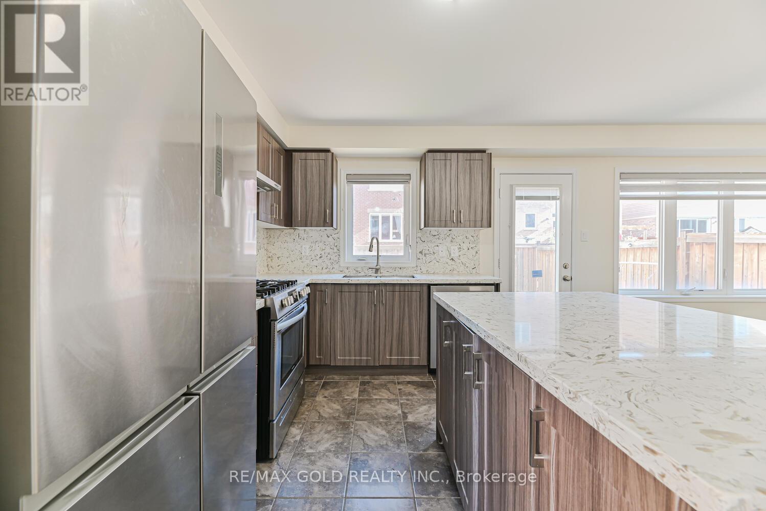 121 Buick Boulevard, Brampton, Ontario  L7A 0Z2 - Photo 10 - W12437506