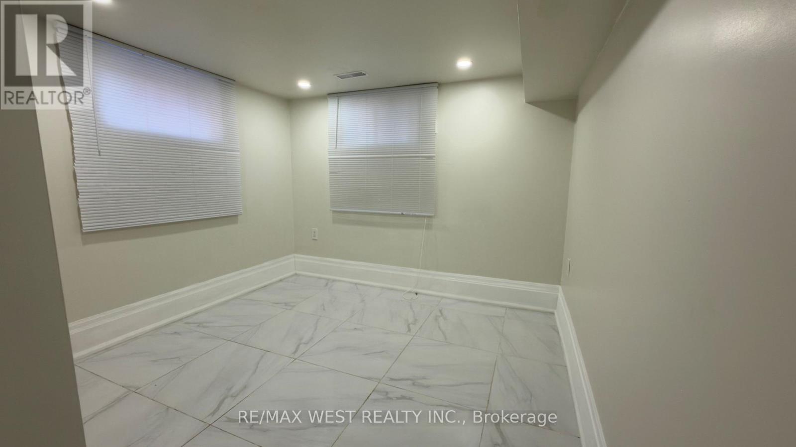 25 Sixteenth Street, Toronto, Ontario  M8V 3J7 - Photo 30 - W12437026