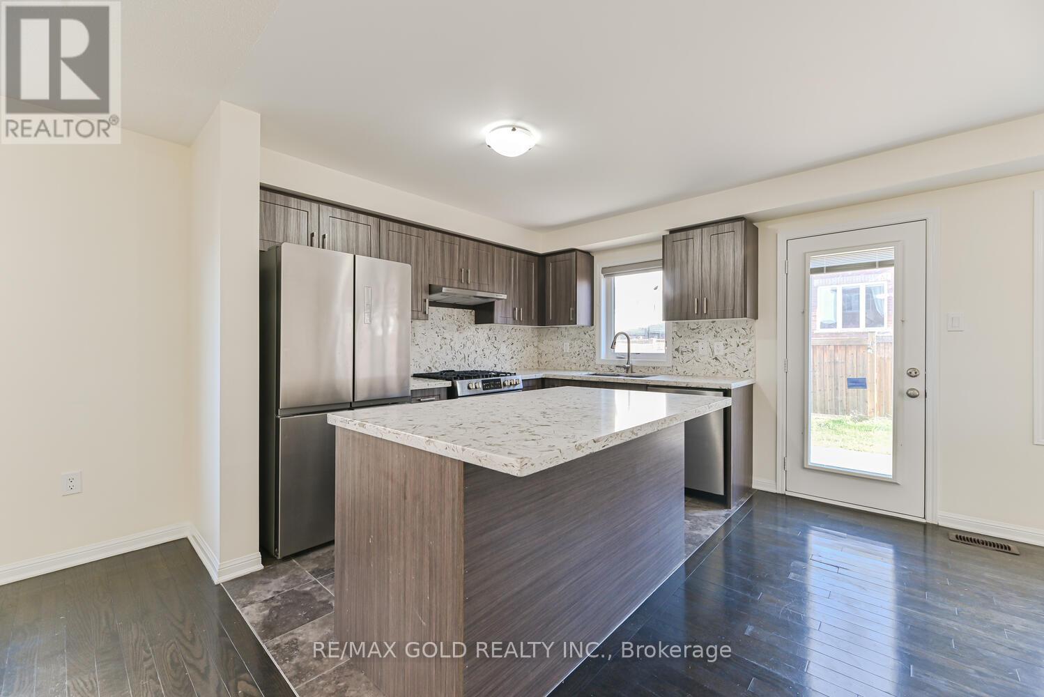 121 Buick Boulevard, Brampton, Ontario  L7A 0Z2 - Photo 7 - W12437506