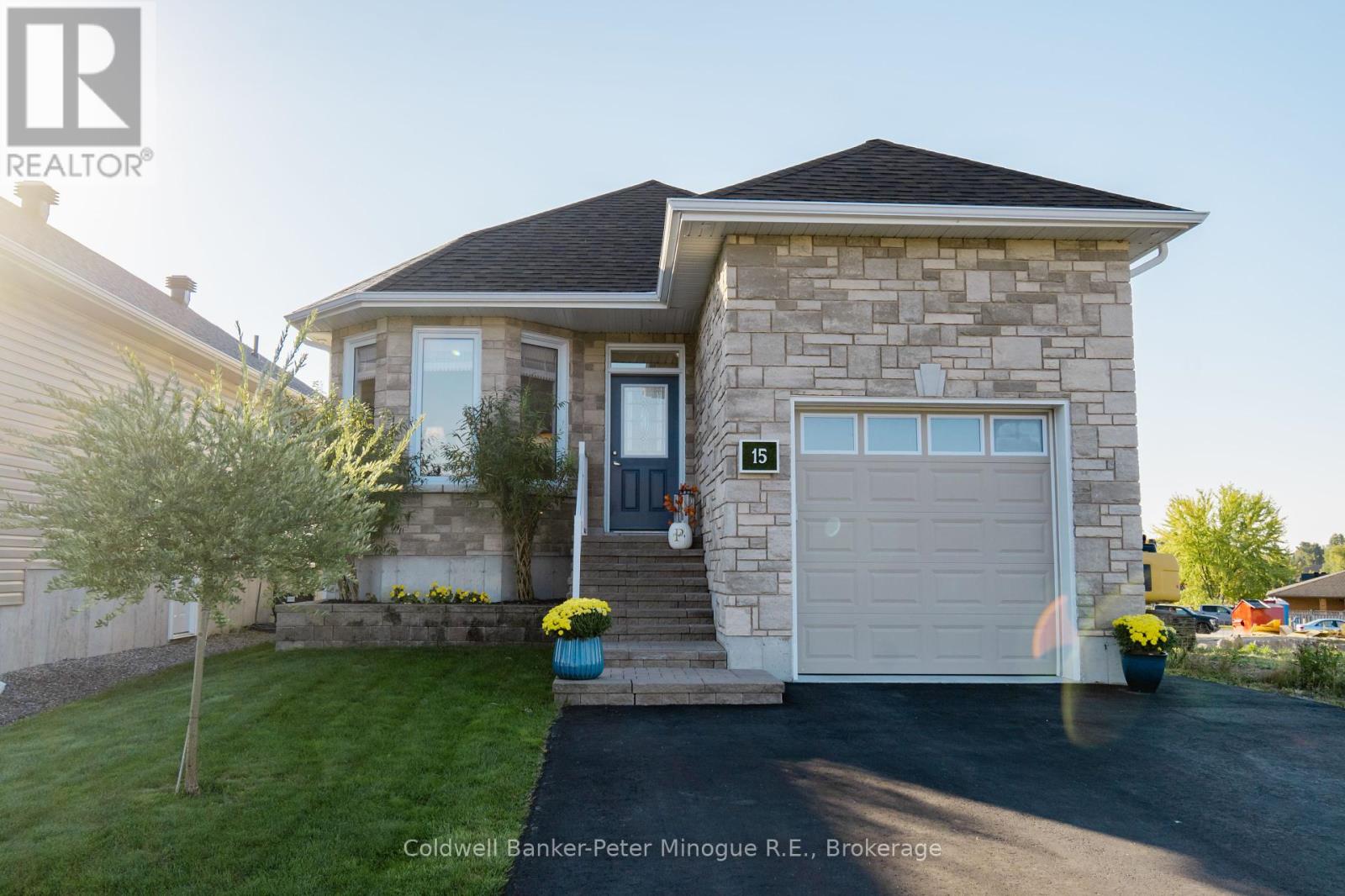 15 Frank Court, North Bay, Ontario  P1B 0C4 - Photo 1 - X12439586