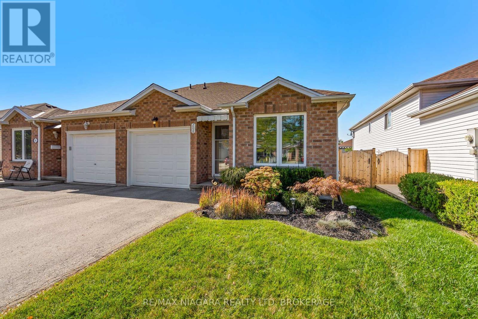 208 Autumn Crescent, Welland (West Welland), Ontario  L3C 7K2 - Photo 1 - X12439504