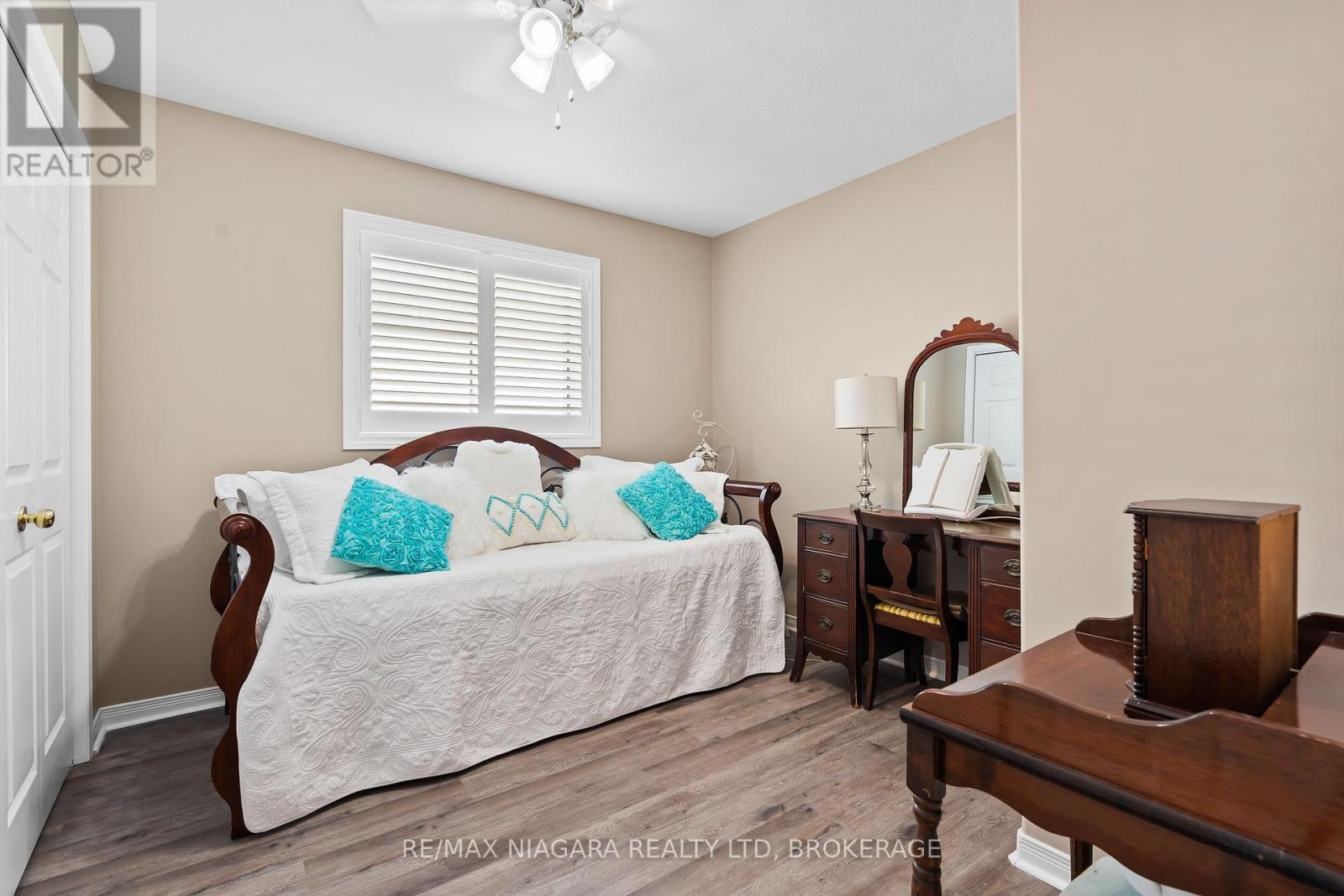 208 Autumn Crescent, Welland (West Welland), Ontario  L3C 7K2 - Photo 14 - X12439504