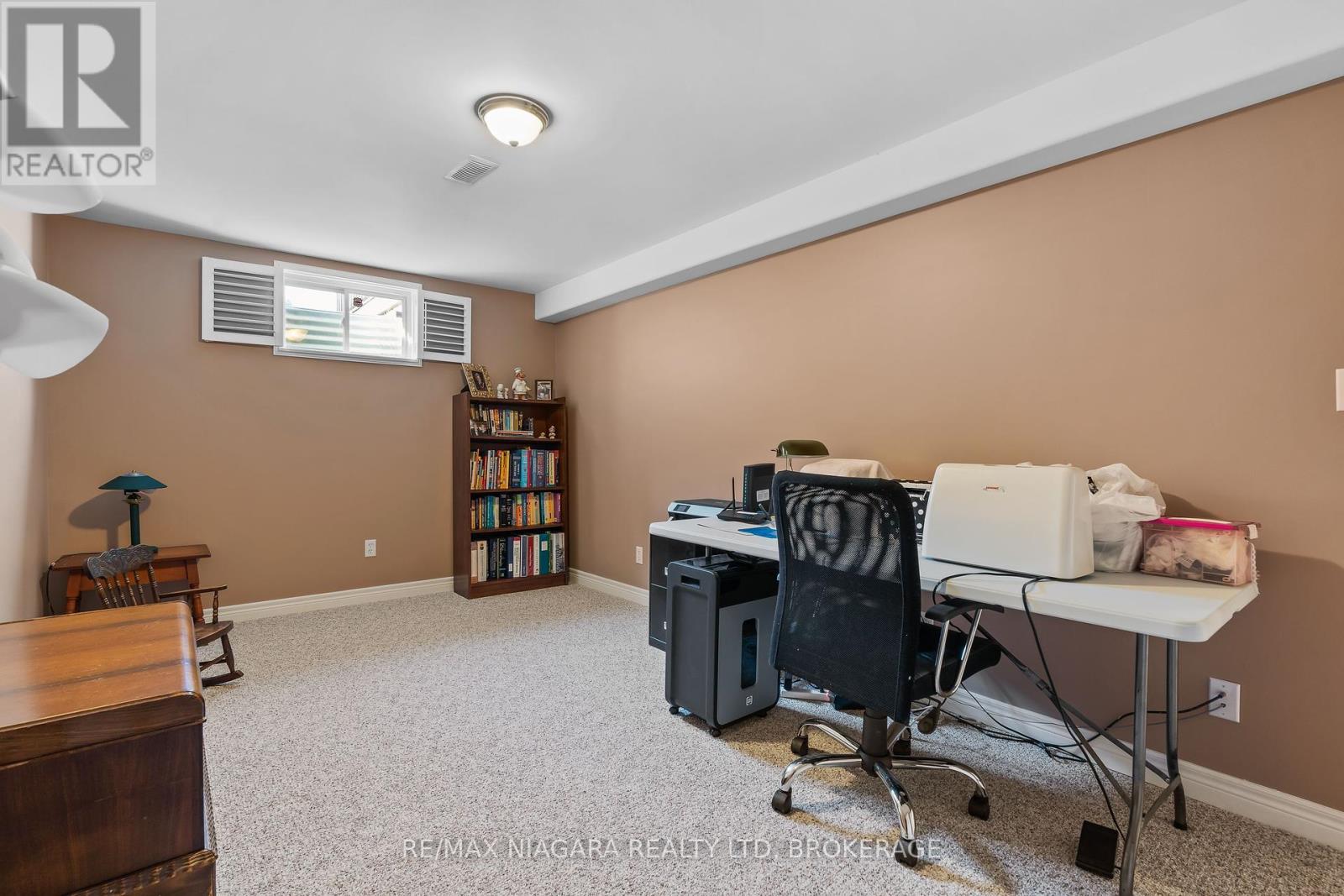 208 Autumn Crescent, Welland (West Welland), Ontario  L3C 7K2 - Photo 17 - X12439504