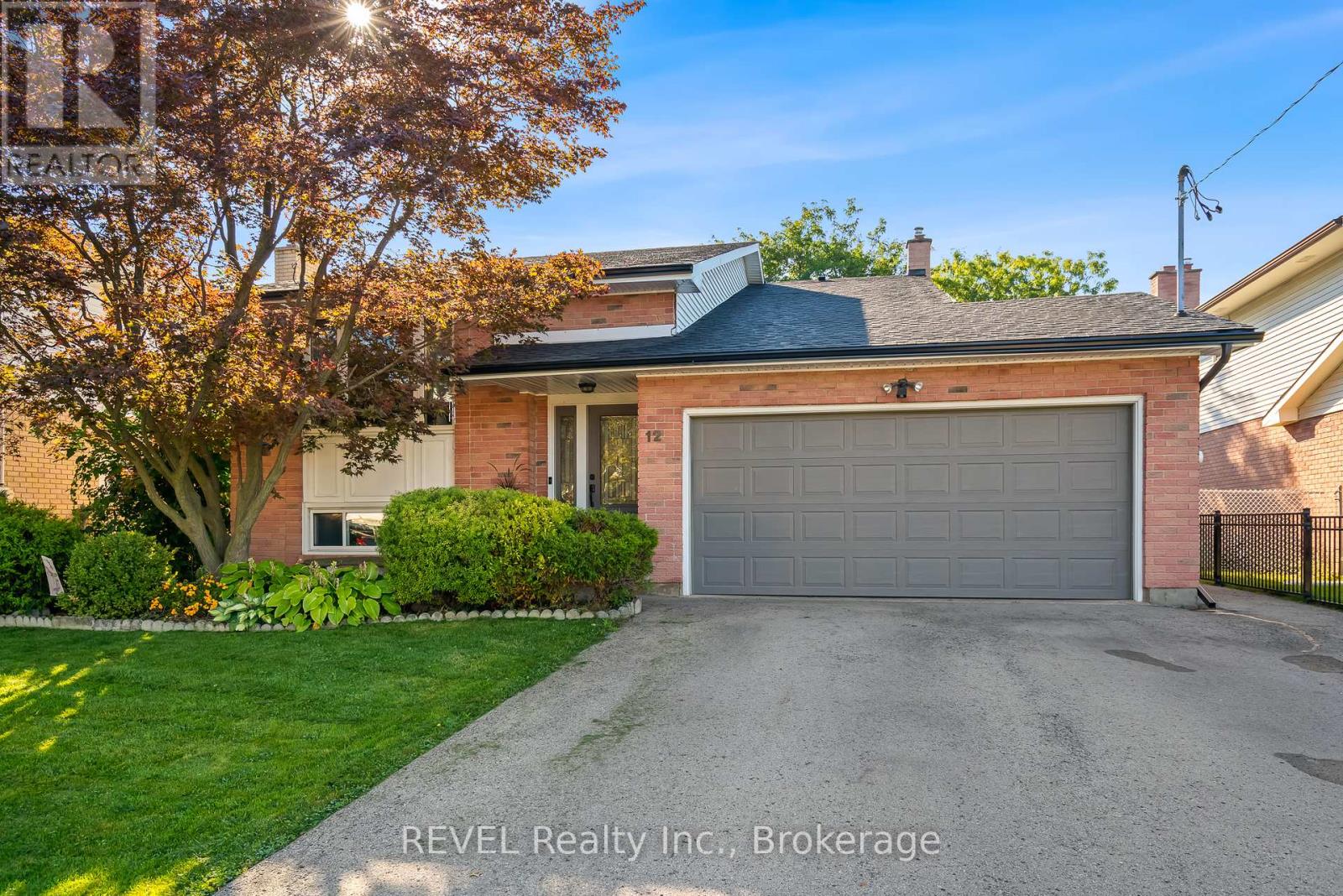12 Silverdale Drive, St. Catharines (Vine/linwell), Ontario  L2M 3N1 - Photo 1 - X12439514